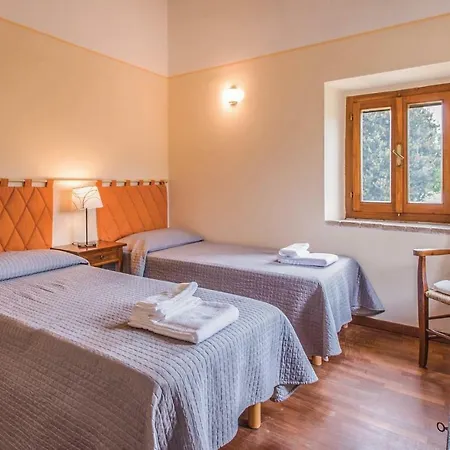 Hébergement de vacances Five-bedroom Holiday In Fermo Fm Monterubbiano