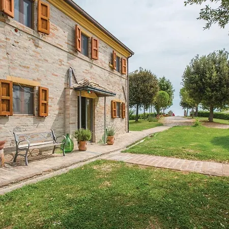 Five-bedroom Holiday In Fermo Fm Monterubbiano