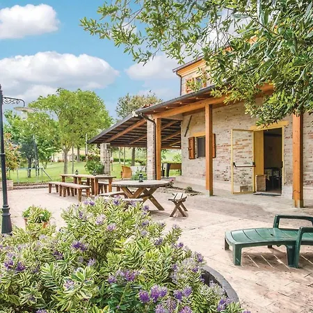Five-bedroom Holiday In Fermo Fm *