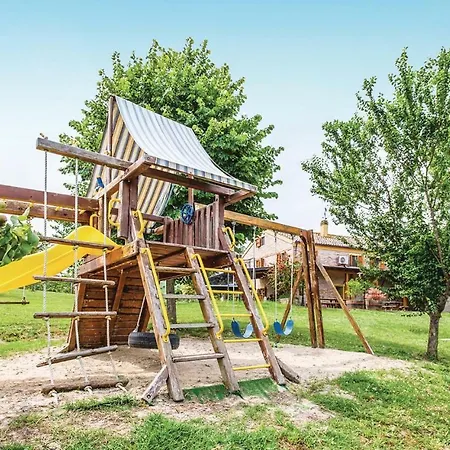 Five-bedroom Holiday In Fermo Fm Hébergement de vacances