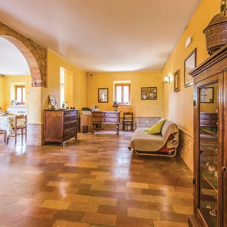 Five-bedroom Holiday In Fermo Fm