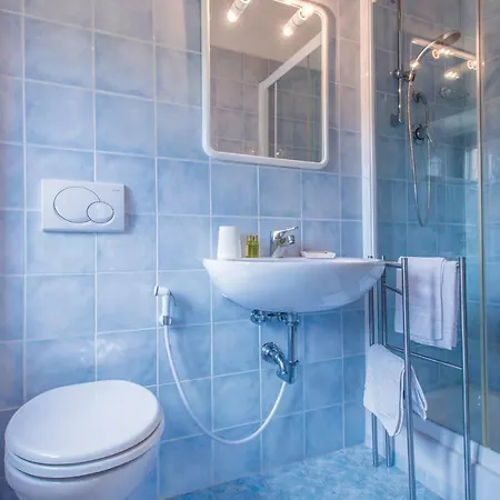 Five-bedroom Holiday In Fermo Fm Monterubbiano