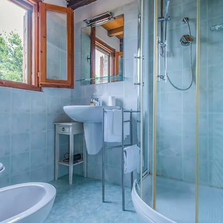 Five-bedroom Holiday In Fermo Fm *
